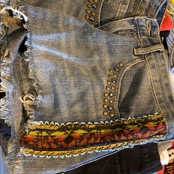 Shorts - Picture 3 of 4